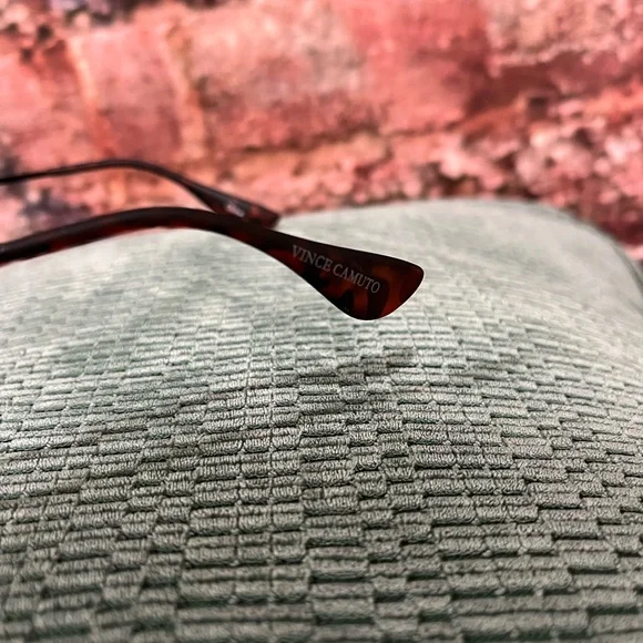 NEW VINCE CAMUTO 100% UAV ABSORPTIVE SUNGLASSESTIVE TORTOISE SHELL  R - Picture 3 of 7